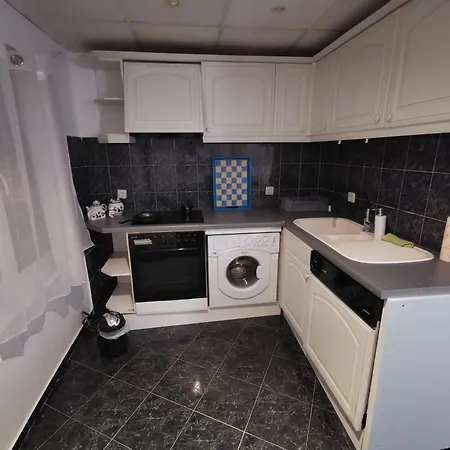 мезонет в гръцката махала וארנה