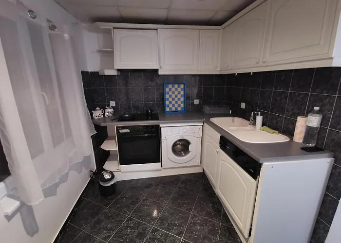 мезонет в гръцката махала וארנה